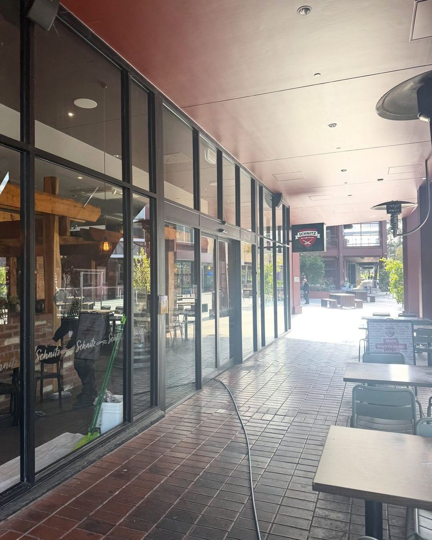Schnitz Knoxfield shopfront after window cleaning