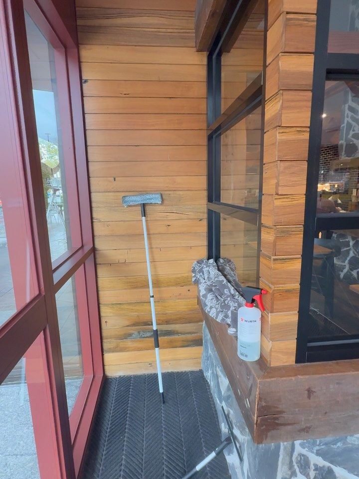 Squeegee and pole ready at a Schnitz window